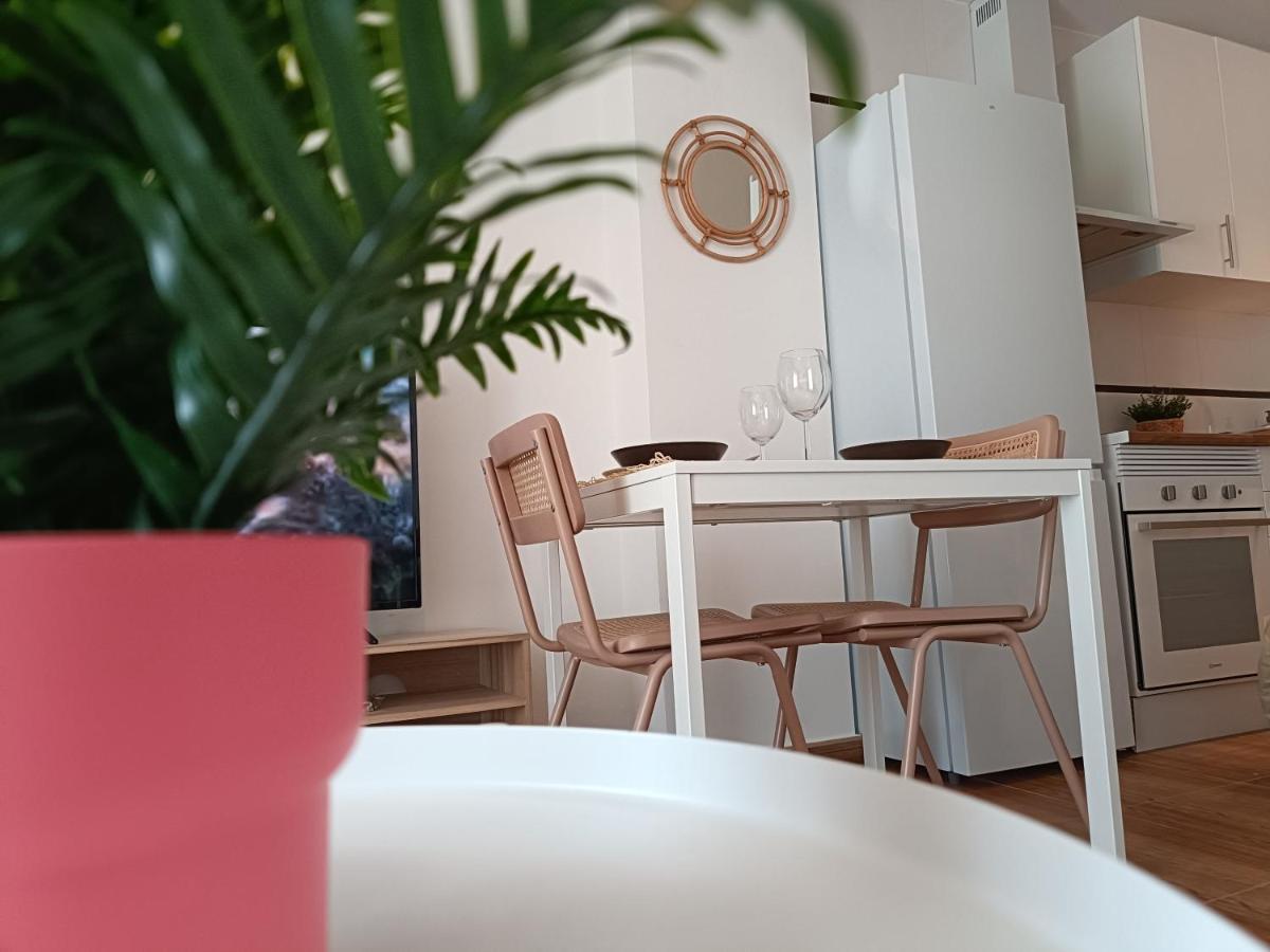 Happy Street Apartment *